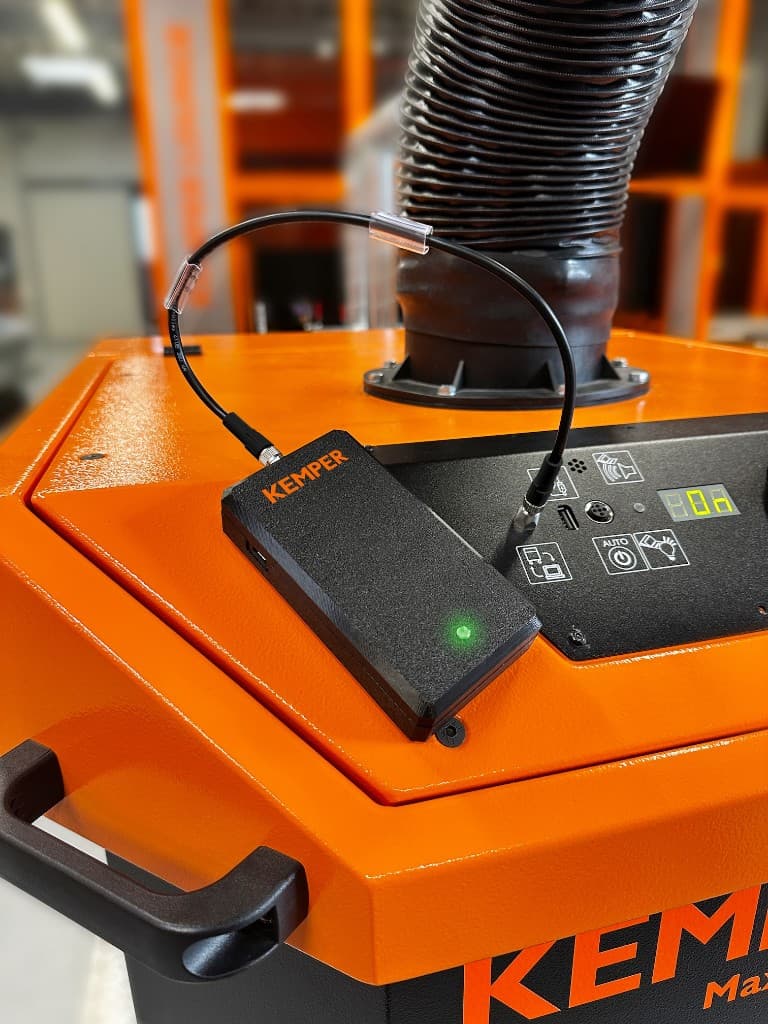 KEMPER Connect Bridge, an eine Maschine angeschlossen